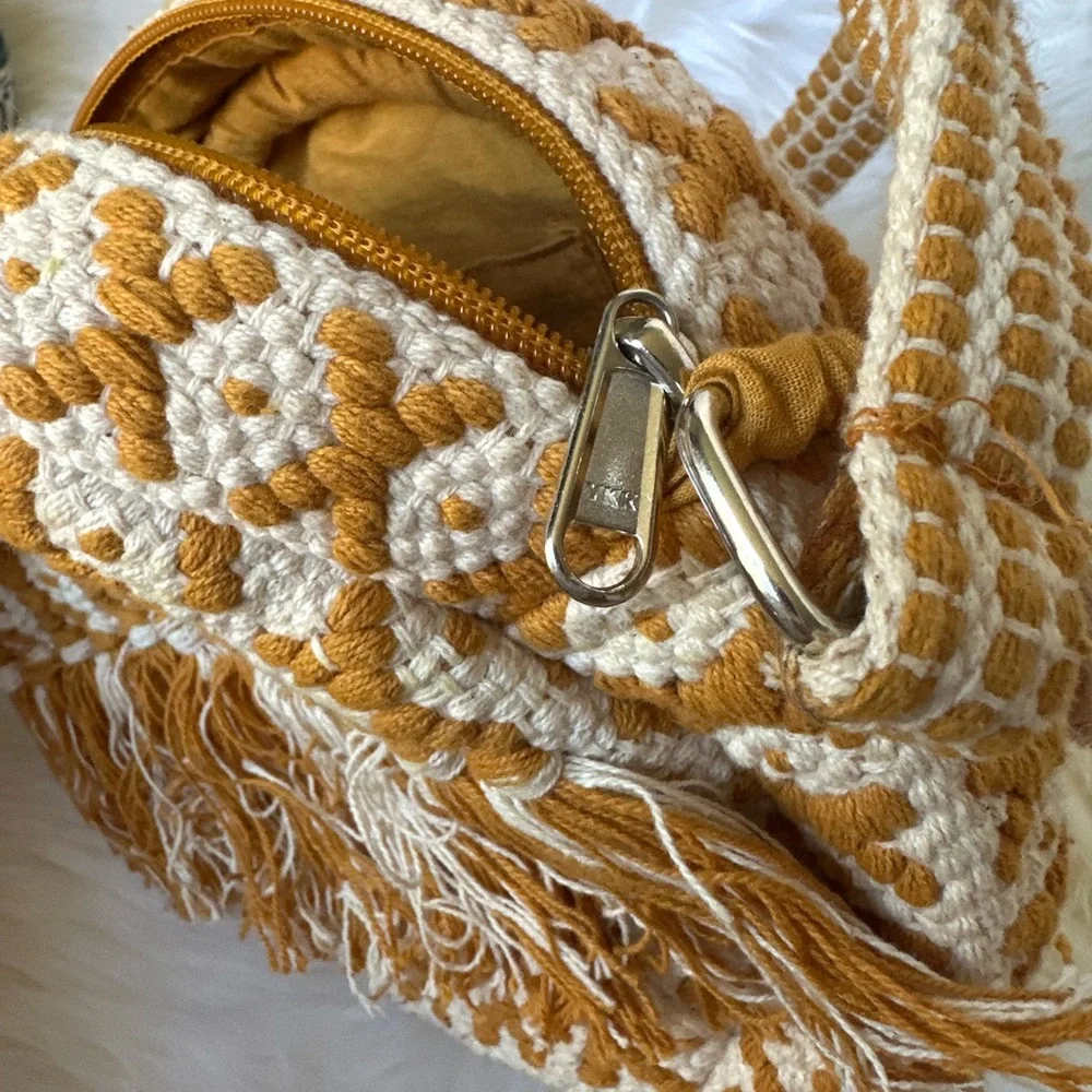 Roller Rabbit Crossbody Purse - Picture 5 of 8